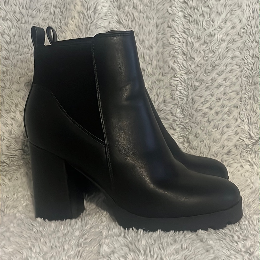 London Rag Bolt Chelsea Boots